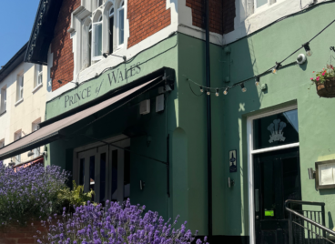 Pub and Restaurants Near Hampton Court- The Prince of Wales