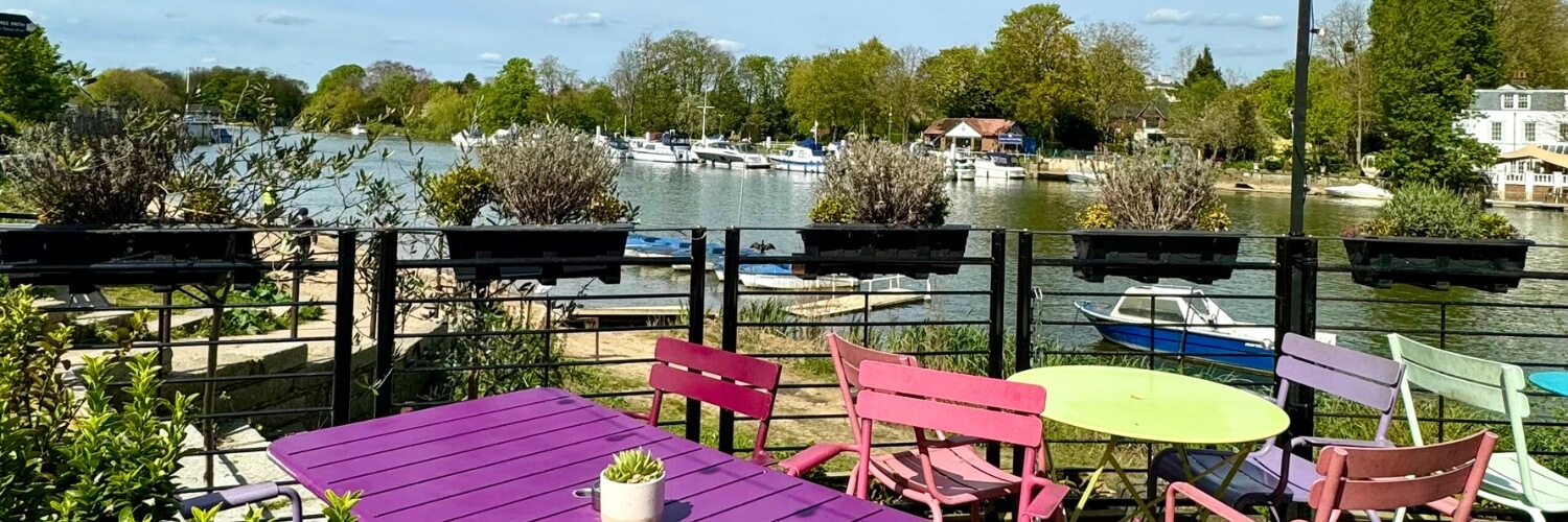 Hampton Court - Cafes, shops, riverside