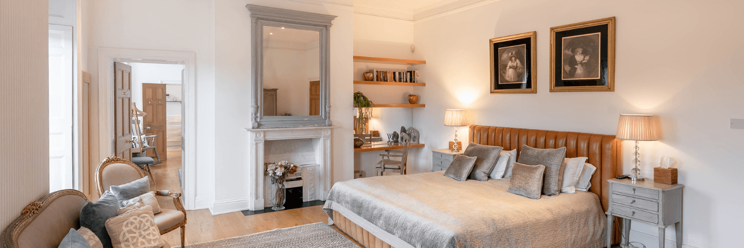 Bedroom - Long and Short Stays in Hampton Court, SW London